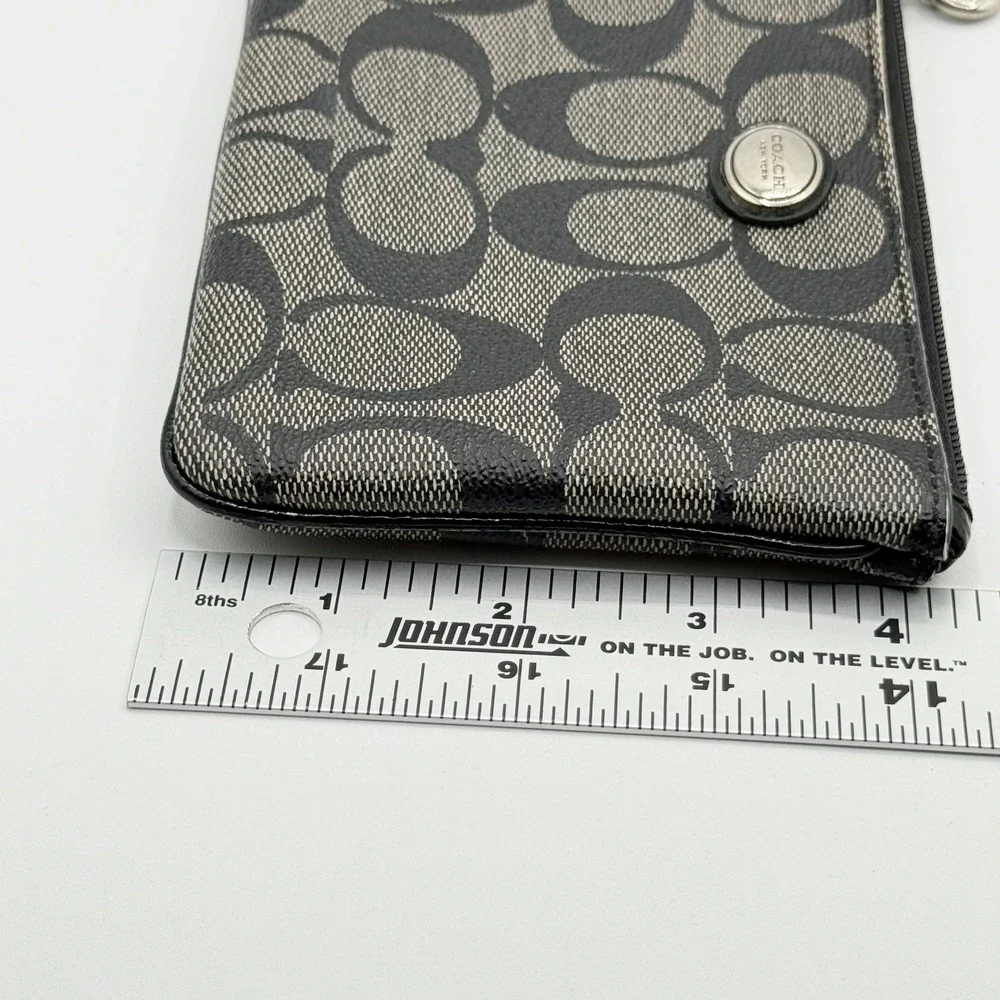 COACH Signature Wristlet Pouch Big C‎ Black/Gray Medium Size Coated Canvas